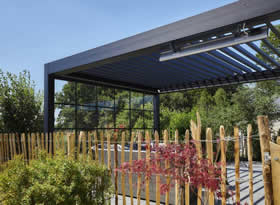pergola avec paroi coulissante ouverte